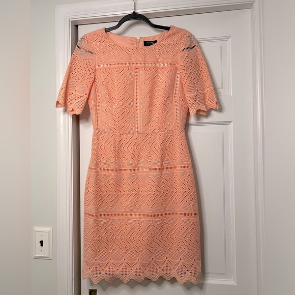 #25 TAHARI • CORAL EYELET • SCALLOPED EDGES DRESS - Picture 1 of 4